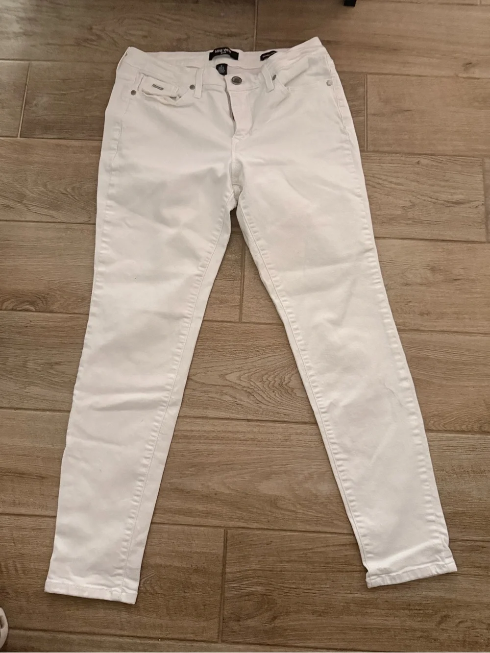 Women’s White Fit Jeans - Classic Everyday Style - Picture 1 of 2